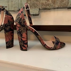 Quips‎ floral strappy heels. Worn twice. Retail 85